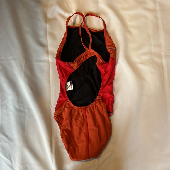 Speedo swimsuit size 6/32 red and orange! - Picture 3 of 6